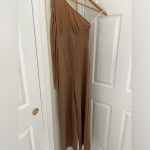 Jumpsuit beige so sexy!